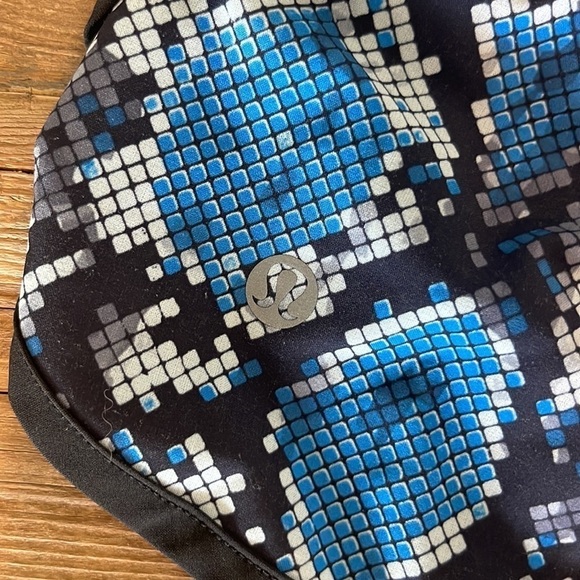 Lululemon Run: Speed Short 
Mini Ziggy Snake Caspian Blue Pipe Dream - Picture 4 of 7